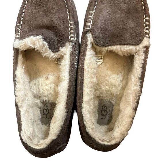 UGG Slippers - Picture 3 of 4